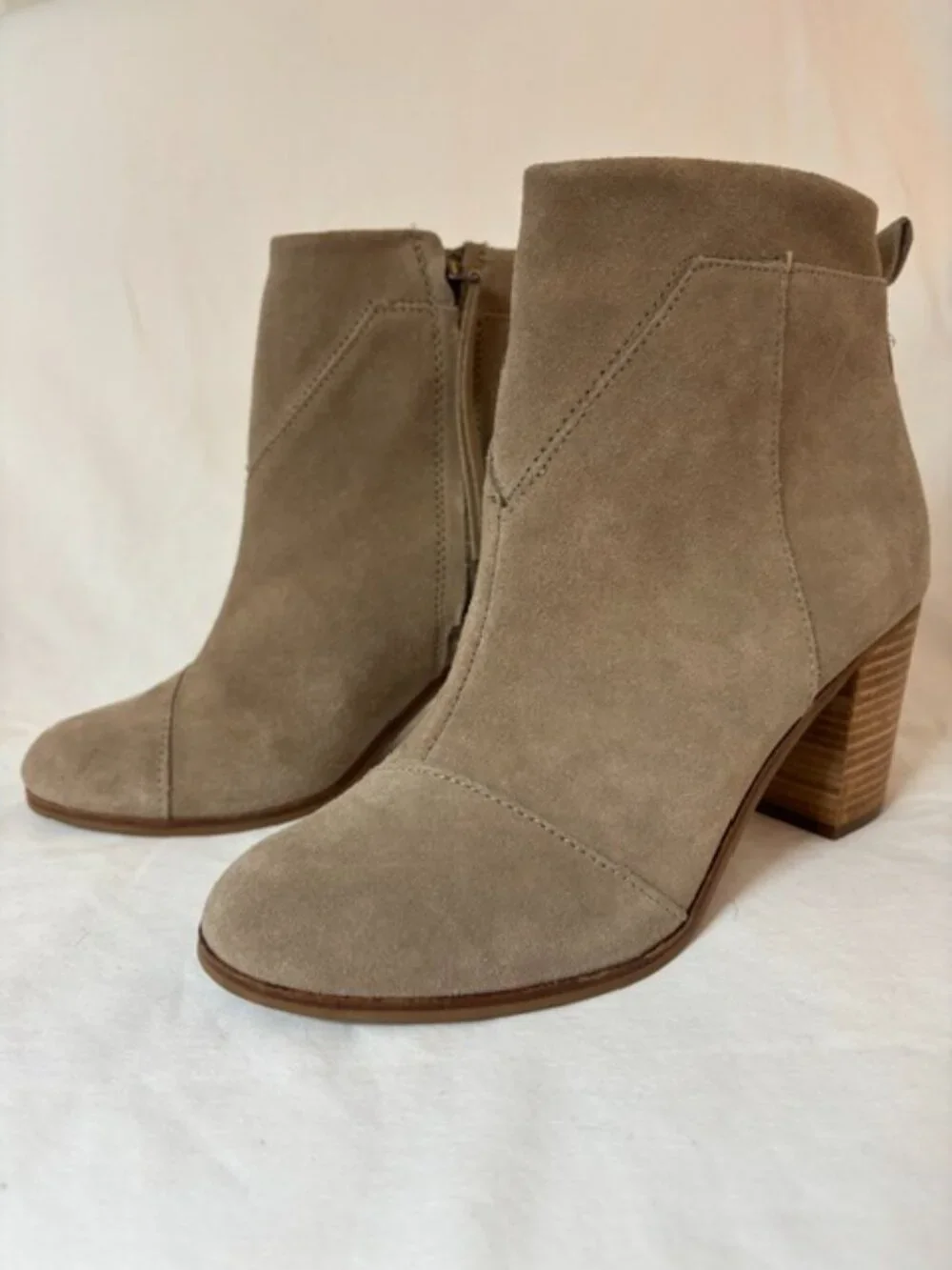 NWOT Toms Lunata Desert Tan Suede Block Heel Ankle Bootie Women's Size 8.5